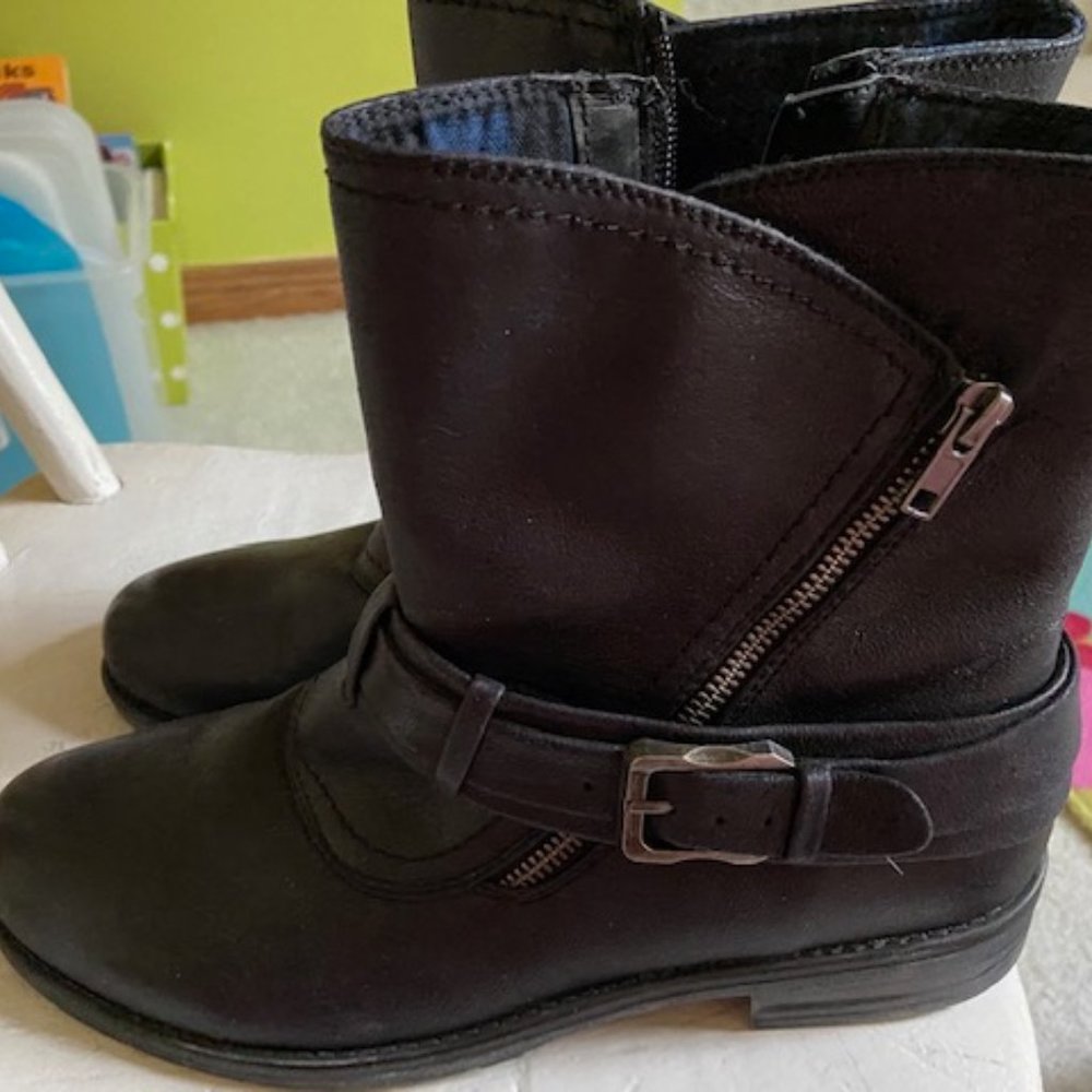 Baretraps  Black Ankle Boots Womens Size 10 WIDE